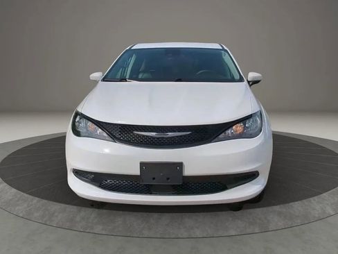 Used 2023 Chrysler Voyager LX FWD image 7