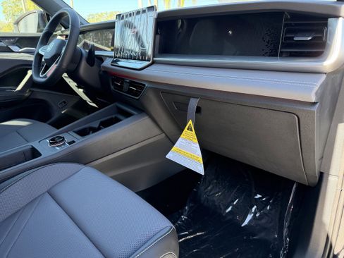 New 2026 Volkswagen Tiguan SE R-Line image 11