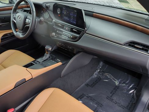 Used 2022 Lexus ES 300h w/ Premium Package image 31