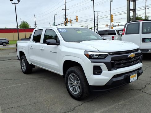 Used 2025 Chevrolet Colorado W/T w/ Advanced Trailering Package RWD image 1