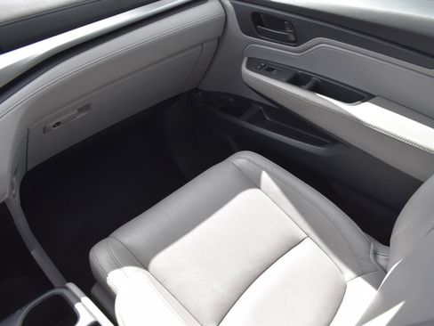 Used 2019 Honda Odyssey EX-L image 17