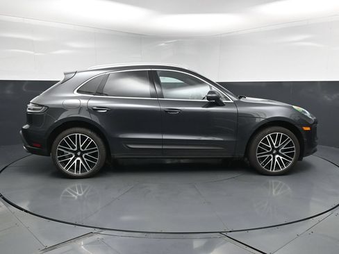 Used 2025 Porsche Macan AWD/4WD image 12