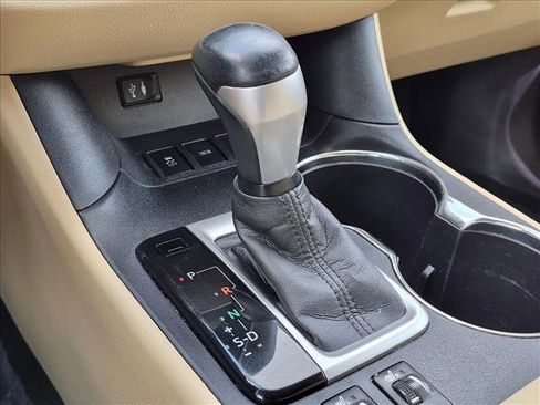 Used 2015 Toyota Highlander XLE AWD/4WD image 12