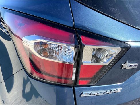Used 2018 Ford Escape SE w/ SE Sync 3 Package image 32