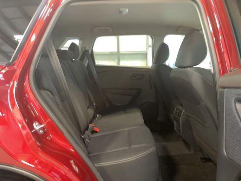 Used 2023 Nissan Rogue S image 18