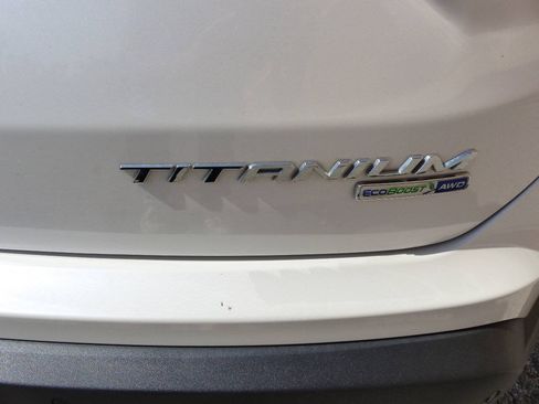 Used 2019 Ford Edge Titanium w/ Equipment Group 301A AWD/4WD image 9