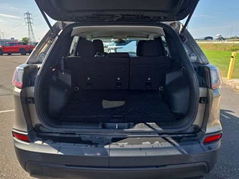 Used 2019 Jeep Cherokee Latitude w/ Popular Appearance Group AWD/4WD image 13