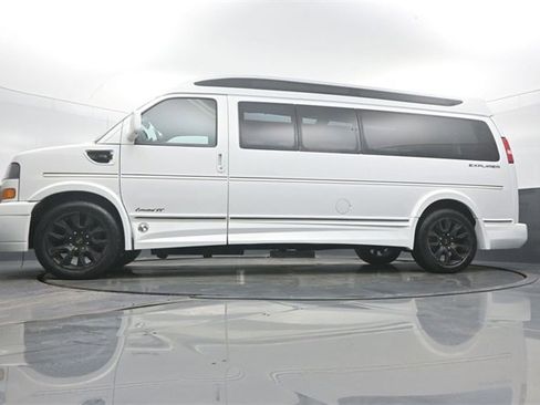 Used 2022 GMC Savana 2500 Explorer Conversion Van image 21