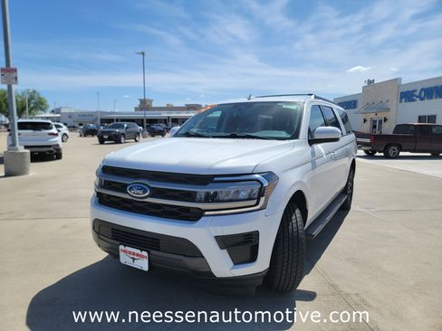 Used 2024 Ford Expedition Max XLT image 3