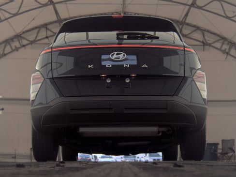 Used 2025 Hyundai Kona SEL FWD image 7