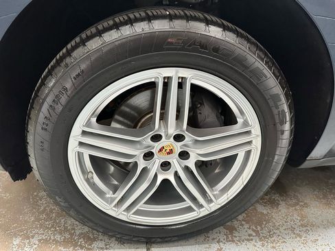 Used 2020 Porsche Macan image 26