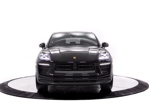 Certified 2026 Porsche Macan AWD/4WD image 10