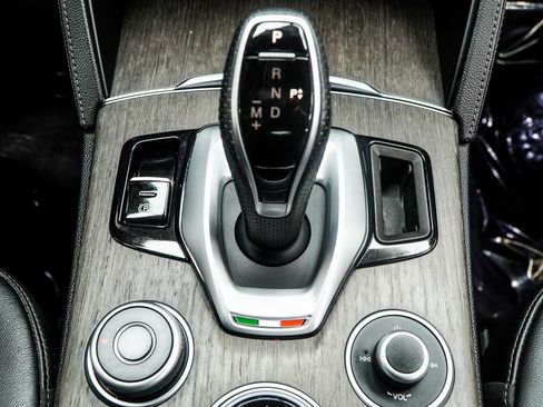 Used 2023 Alfa Romeo Stelvio Ti image 22