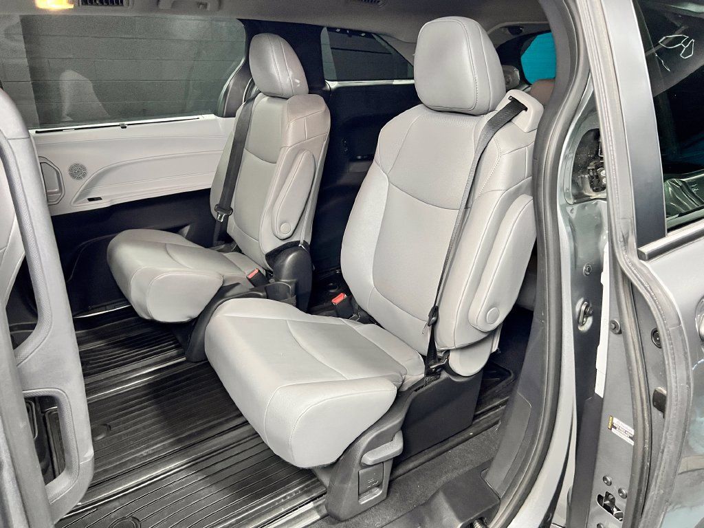 Used 2026 Toyota Sienna XLE AWD/4WD image 21