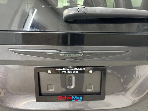 Used 2018 Chrysler Pacifica Touring Plus w/ S Appearance Package FWD image 32