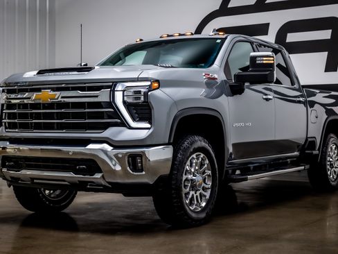 Used 2024 Chevrolet Silverado 2500 LTZ w/ LTZ Plus Package image 28