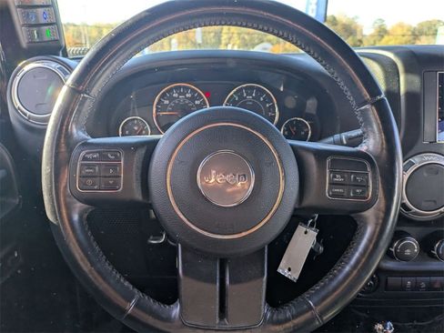 Used 2017 Jeep Wrangler Unlimited Sahara w/ Connectivity Group image 16