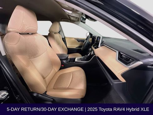 Used 2025 Toyota RAV4 XLE AWD/4WD image 31