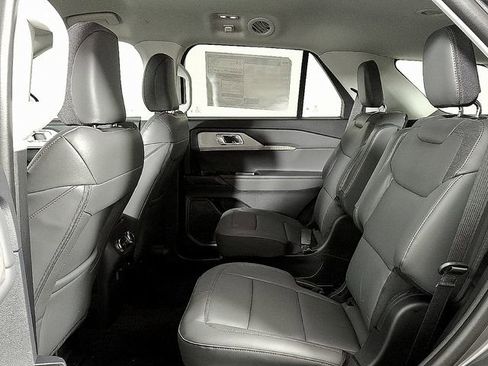 Used 2026 Ford Explorer Active w/ Active Comfort Package RWD image 11