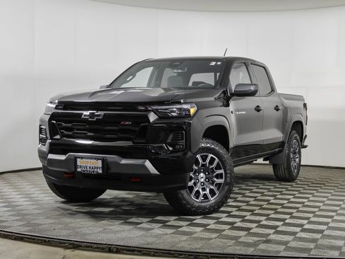 Used 2025 Chevrolet Colorado Z71 AWD/4WD image 2