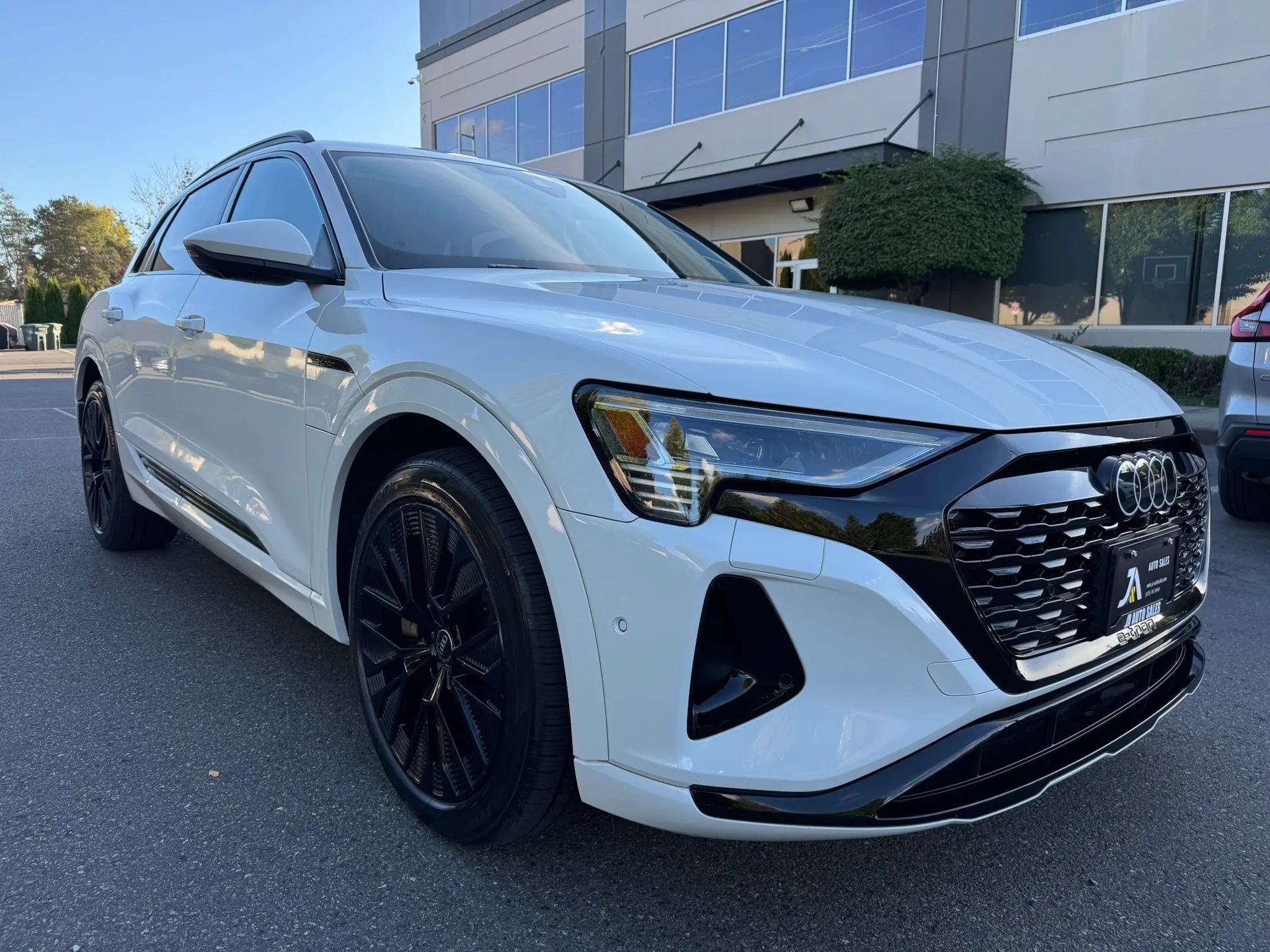 Used 2024 Audi Q8 e-tron Prestige w/ Prestige Package AWD/4WD image 2