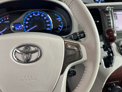 Used 2013 Toyota Sienna XLE w/ Premium Pkg AWD/4WD image 26