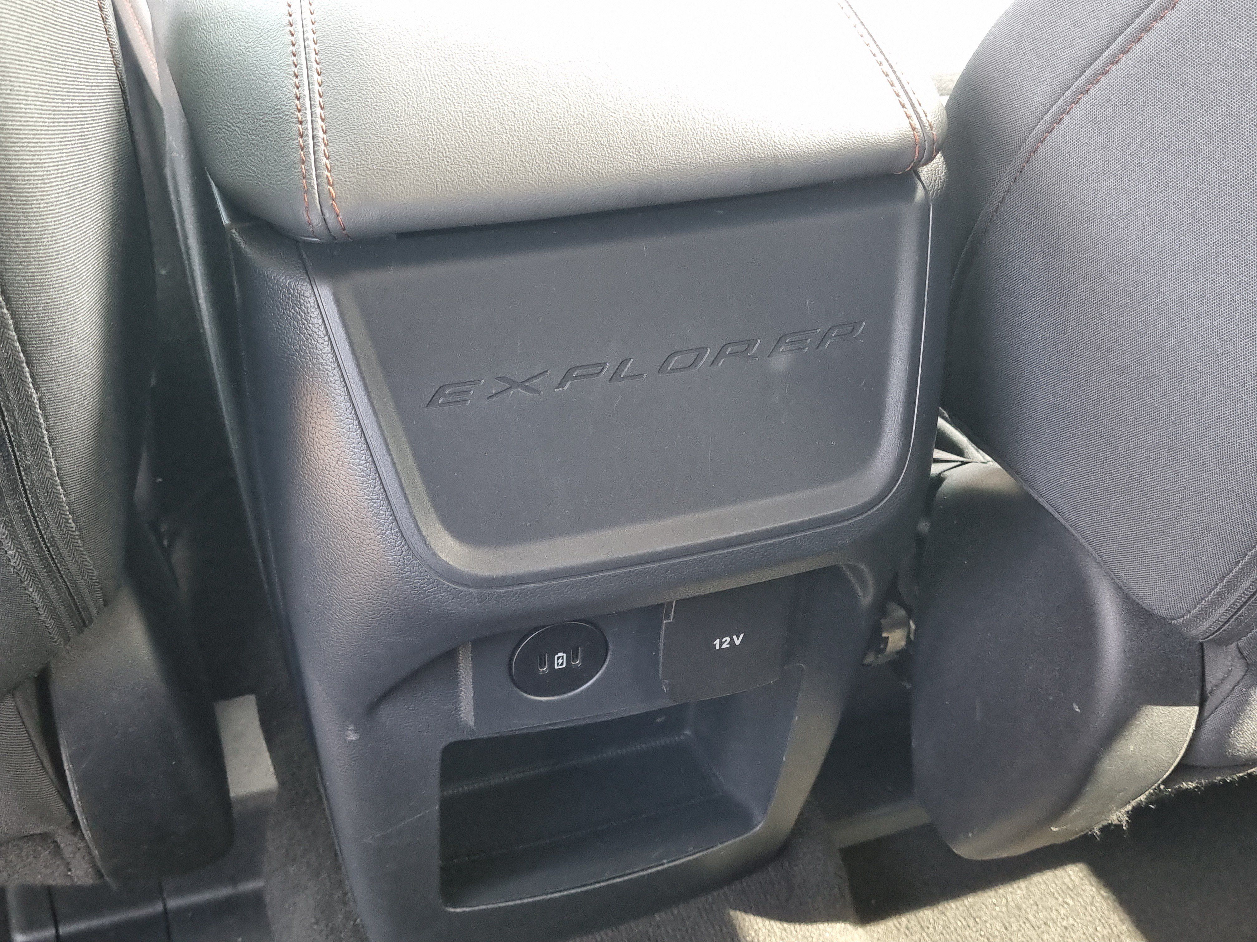 Used 2025 Ford Explorer Active AWD/4WD image 17