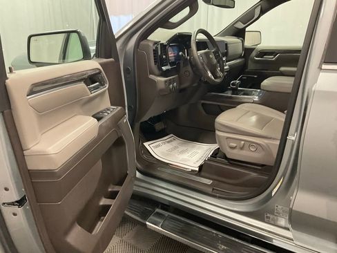 Used 2024 Chevrolet Silverado 1500 LTZ w/ Z71 Off-Road Package AWD/4WD image 10