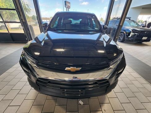 Used 2021 Chevrolet TrailBlazer LS FWD image 2