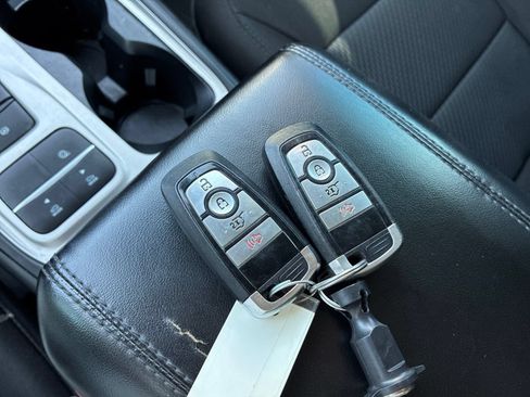 Used 2022 Ford Explorer XLT RWD image 33