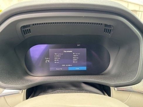 Certified 2024 Volvo XC60 B5 Plus w/ Protection Package Premier image 5