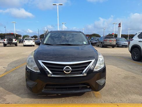 Used 2016 Nissan Versa SV FWD image 2