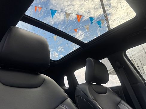 Used 2023 Jeep Compass Latitude w/ Sun and Sound Group image 16