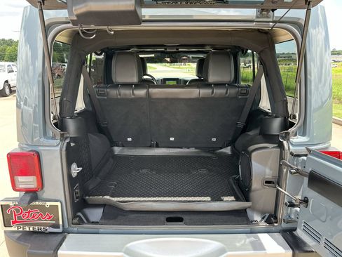 Used 2014 Jeep Wrangler Unlimited Sahara w/ Max Tow Package AWD/4WD image 23