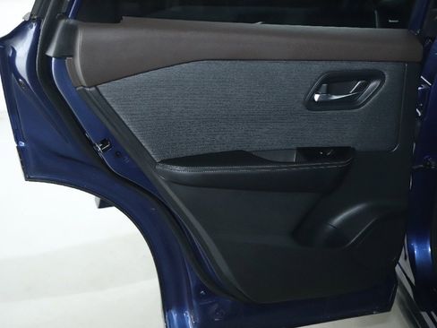 Used 2023 Nissan Rogue SV image 13