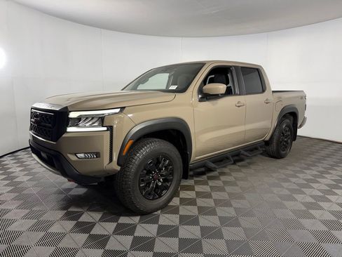 Used 2024 Nissan Frontier PRO-4X w/ Pro Convenience Package image 3