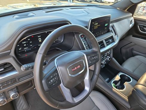 Used 2024 GMC Yukon XL SLT image 12