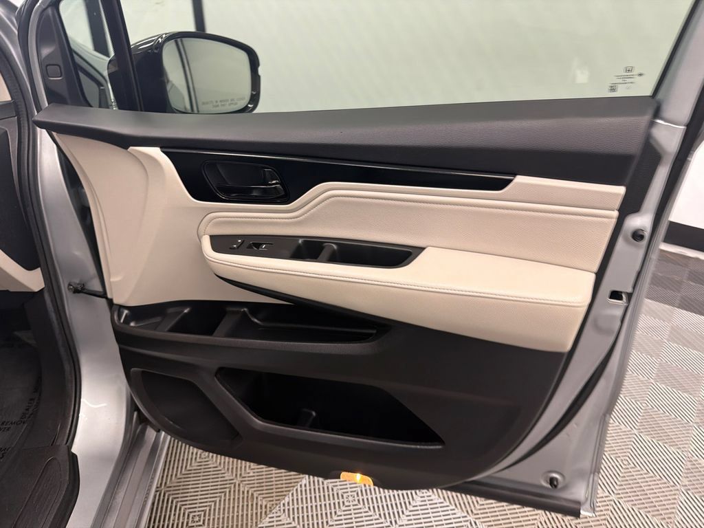 Certified 2025 Honda Odyssey Elite image 16