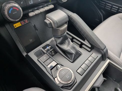 Used 2024 Toyota Tacoma SR5 AWD/4WD image 27