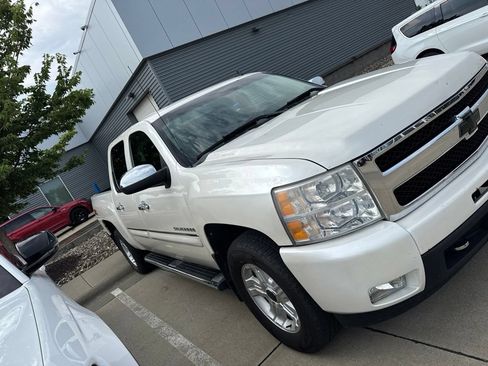 Used 2011 Chevrolet Silverado 1500 LTZ w/ LTZ White Diamond Edition AWD/4WD image 6
