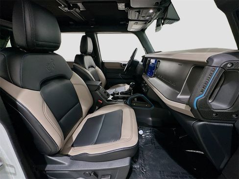 Used 2024 Ford Bronco Wildtrak image 28