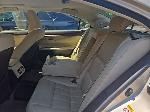 Used 2017 Lexus ES 300h FWD image 8