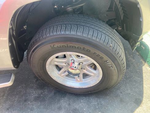 Used 2019 Toyota Tacoma SR5 RWD image 13
