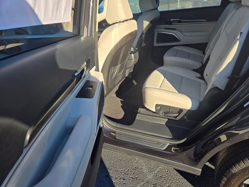 New 2025 Kia Telluride S image 19