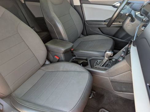 Used 2022 Volkswagen Taos SE w/ Panoramic Sunroof Package FWD image 23