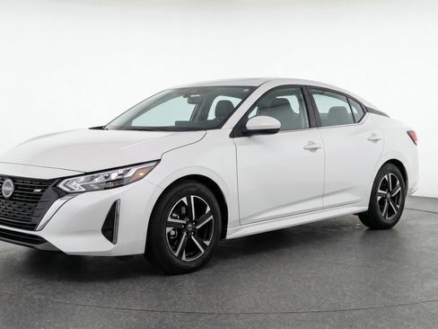 Used 2025 Nissan Sentra SV FWD image 2