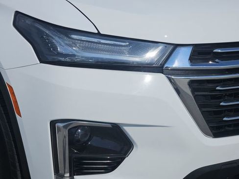 Used 2023 Chevrolet Traverse LT image 8