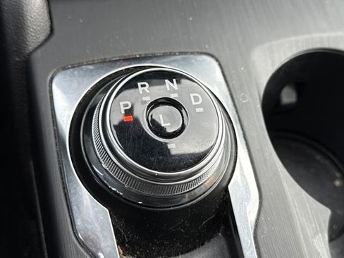 Used 2020 Ford Escape SE image 23