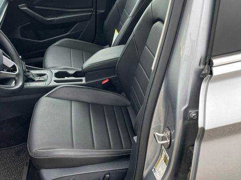Used 2023 Volkswagen Jetta SE w/ Panoramic Sunroof Package FWD image 19