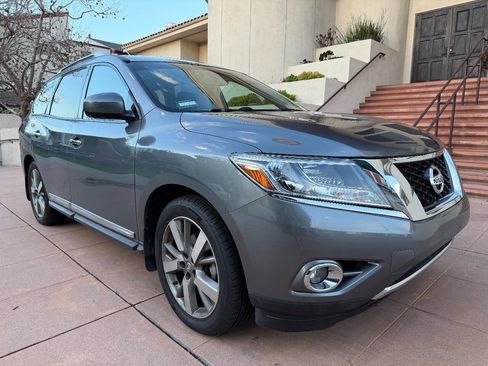 Used 2016 Nissan Pathfinder Platinum w/ Cargo Package image 1